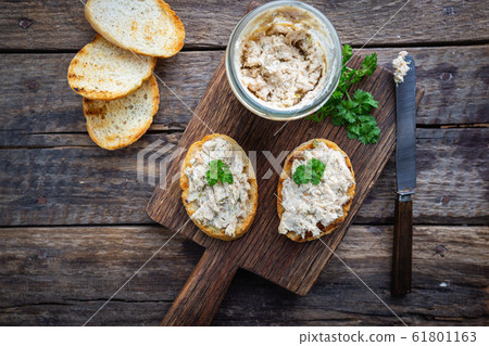 Sandwiches with salmon pate Sandwiches with salmon pate 61801163