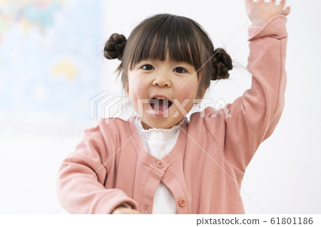 5 year old girl smile 61801186