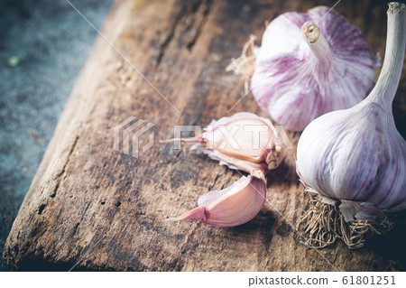 Organic garlic bulbs 61801251