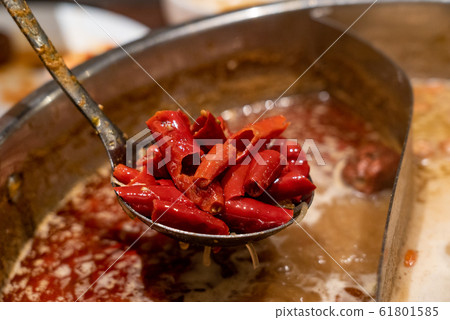 Red and white hot pot 61801585