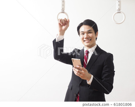 拿著皮帶和微笑的商人 61801806