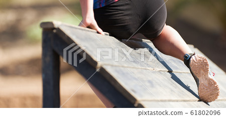 Running over obstacles detail of sport shoes 61802096