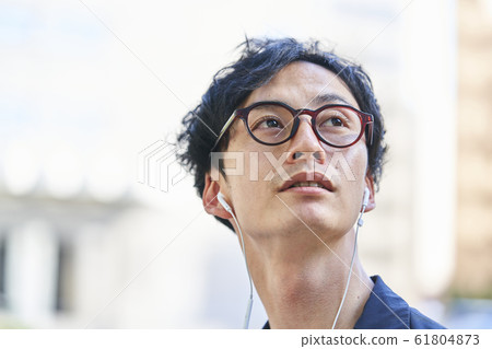 一個年輕人 61804873
