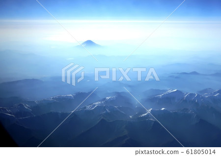 富士山在南阿爾卑斯山的後面 富士山在南阿爾卑斯山的後面 61805014