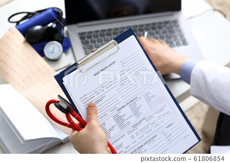 Filling out patient medical history, personal data Filling out patient medical history, personal data 61806854