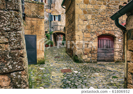 Sorano city street Sorano city street 61806932