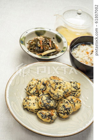 沖繩料理Ujira豆腐和Kubu Irichi和Tonfan 沖繩料理Ujira豆腐和Kubu Irichi和Tonfan 61807082