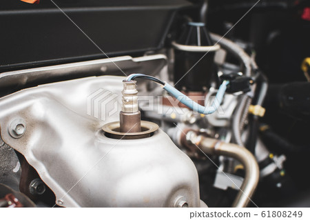 Oxygen sensor O2 in the exhaust pipe. 61808249