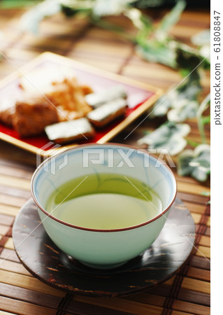 Warm green tea and hail 61808847