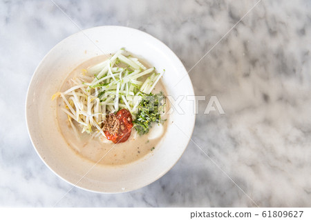 Laksam, flat rice noodle with vegetable in gravy 61809627