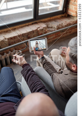 Showing photo of family 61811999