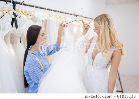 Buying wedding dress 61813138