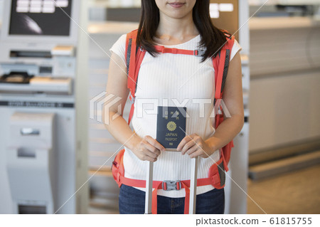 機場值機女護照 61815755