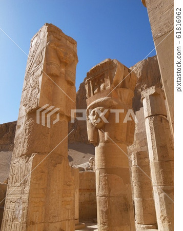 哈特謝普蘇特葬禮廳哈索爾支柱 61816962