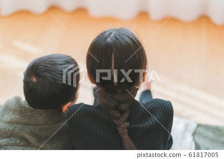 older sister and younger brother, Japanese people, japanese 61817005