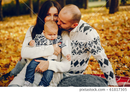 Family with son in a autumn park 61817305