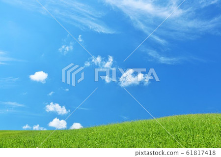 夏季高藍天白雲和高原景觀 61817418