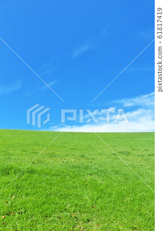 Summer high blue sky and wide plateau landscape 61817419