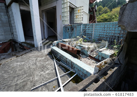 Abandoned New Seisuiso Oniiwa Onsen, Mitake Town, Kani District, Gifu Prefecture Abandoned New Seisuiso Oniiwa Onsen, Mitake Town, Kani District, Gifu Prefecture 61817483