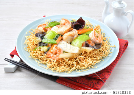 海鮮（五隻眼）四季豆，kata炒麵。海鮮和蔬菜的安卡蕎麥麵 61818358