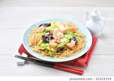 Seafood (five eyes) Chinese bean, kata yakisoba. Ankake soba noodles with seafood and vegetables 61818359