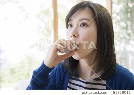 Women using bronchodilators Women using bronchodilators 61819011