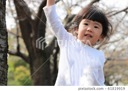 Outside play 3 years old 61819919