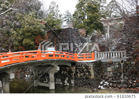 ■武田神社■杜鵑花崎涼亭■積雪■武田真玄，武田克代，武田信夫■山梨縣 61820675