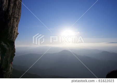 First sunrise from Homanzan (Fukuoka) in 2020 61822023