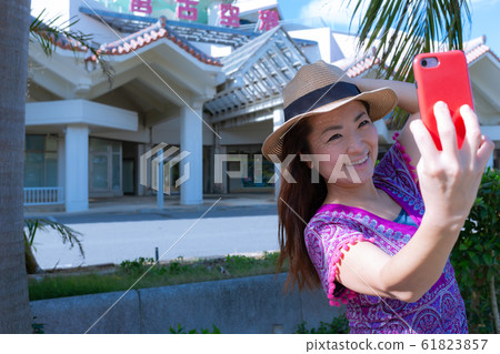 A girl who came to travel takes a selfie A girl who came to travel takes a selfie 61823857