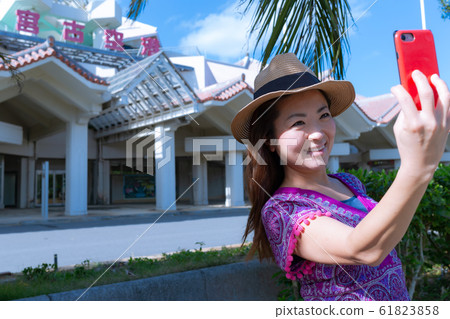 A girl who came to travel takes a selfie A girl who came to travel takes a selfie 61823858