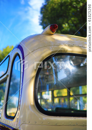 Bonnet bus Bonnet bus 61825298