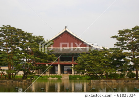 Gyeonghoeru in Gyeongbokgung Palace Gyeonghoeru in Gyeongbokgung Palace 61825324
