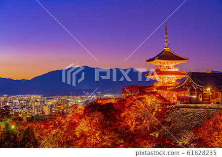京都秋天清水寺三重寶塔 京都秋天清水寺三重寶塔 61828235
