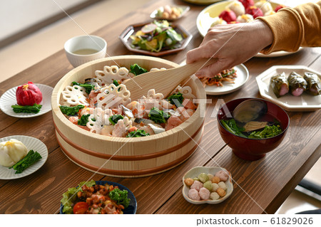 chirashi sushi  61829026