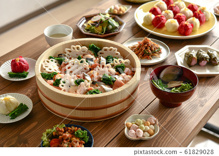 chirashi sushi  61829028