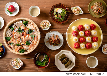 chirashi sushi chirashi sushi 61829034
