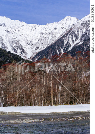 [長野縣]冬季上高地北阿爾卑斯山和梓河 61829361