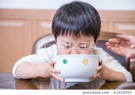 父母和孩子共進午餐 父母和孩子共進午餐 61829493
