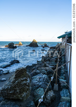 [Mie Prefecture] Meotoiwa 61835096