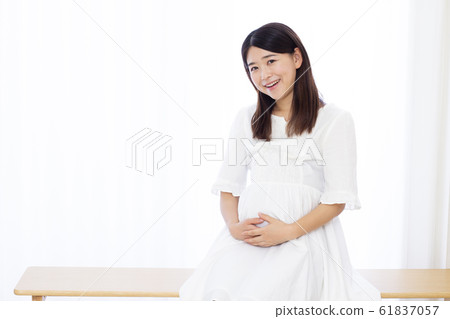 Pregnant woman Pregnant woman 61837057