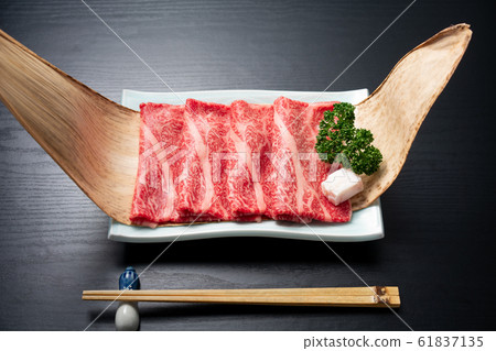 Sukiyaki meat 61837135