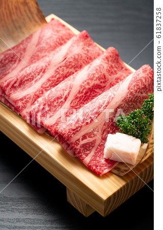 Sukiyaki meat 61837258
