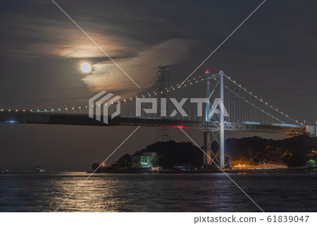 Full moon rising over Kanmon Bridge [Fukuoka Prefecture] 61839047