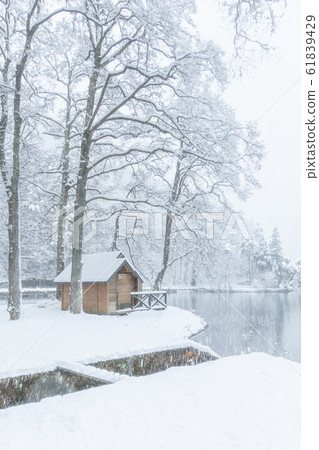 Lake Kizaki (Winter) 61839429