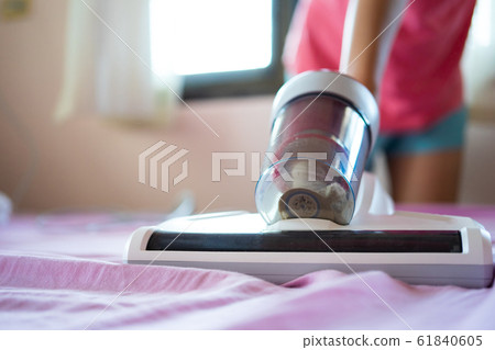 Vacuum cleaners and germicidal dust mites by using Vacuum cleaners and germicidal dust mites by using 61840605