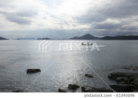 Sea 61840896