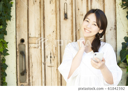 young woman      61842392