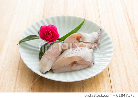 Raw pollock 61847175