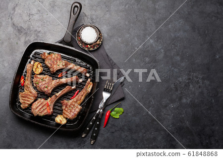 Grilled lamb ribs 61848868